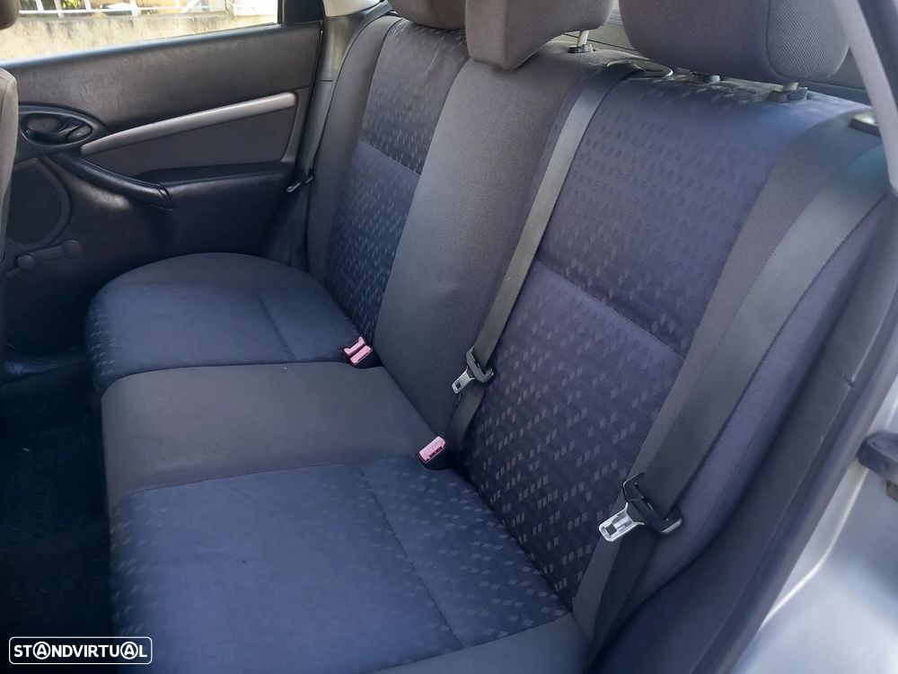 Ford Focus SW 1.8 TDdi Trend - 12