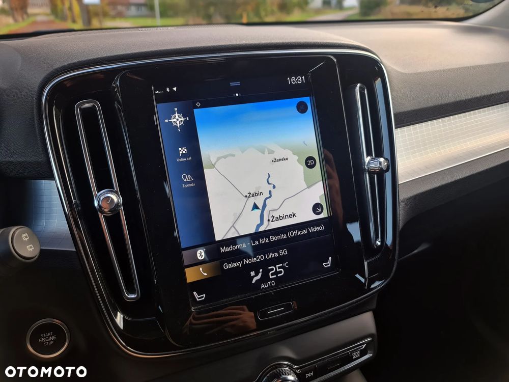 Volvo XC 40 D4 AWD Geartronic Momentum Pro - 11