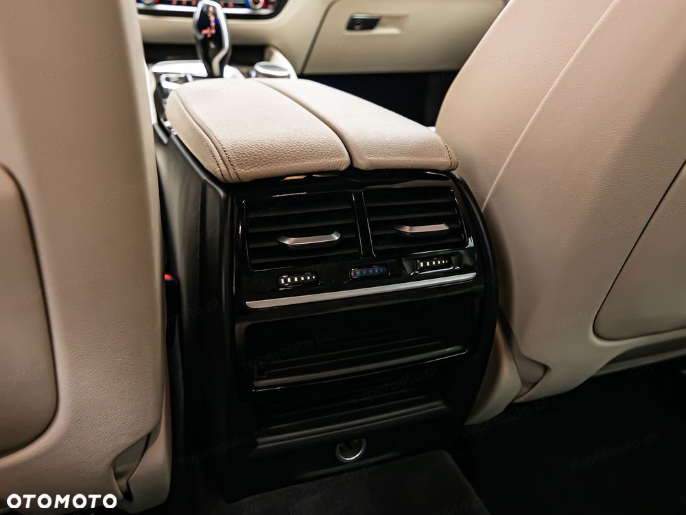 BMW Seria 5 530i xDrive - 26