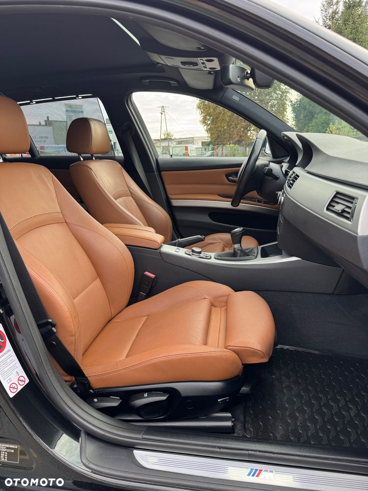 BMW Seria 3 320d xDrive DPF Edition Sport - 17