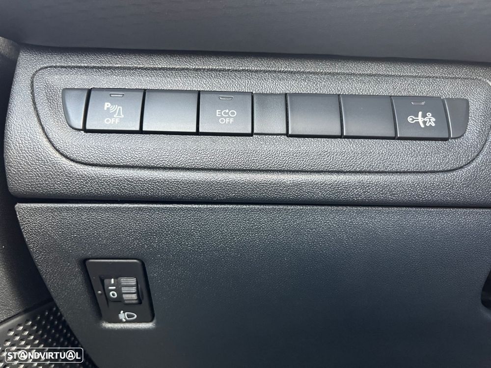Peugeot 2008 1.6 e-HDi Allure - 16