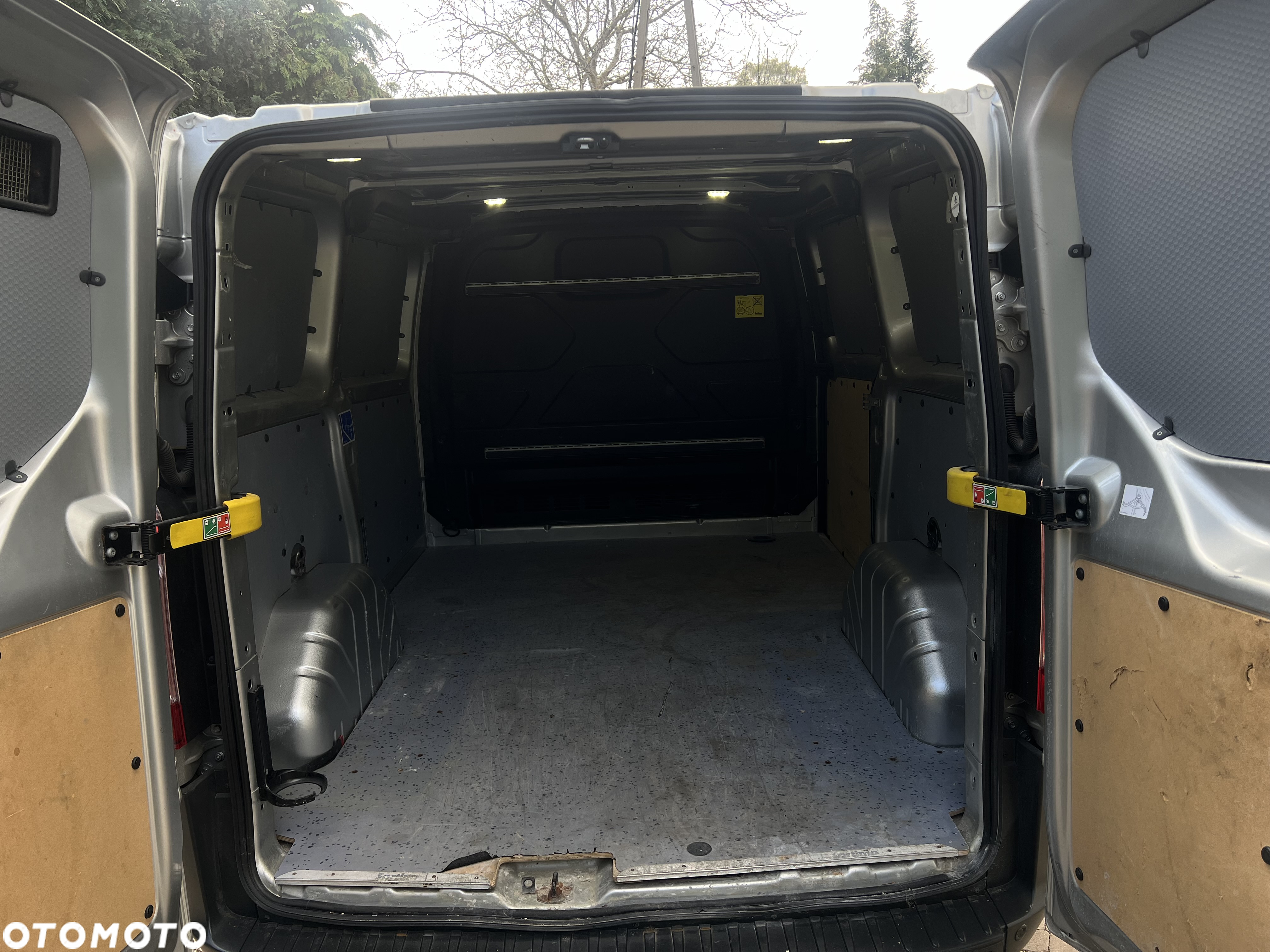 Ford Custom Transit - 22