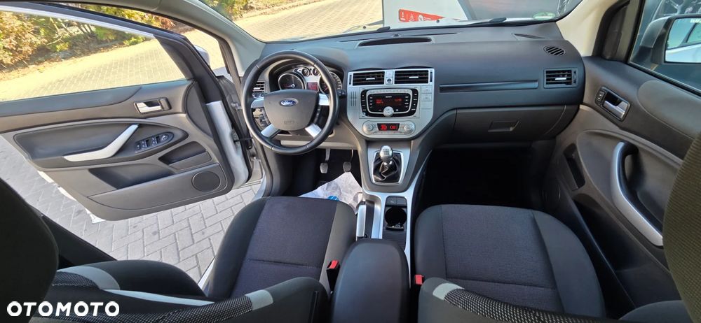 Ford Kuga 2.0 TDCi 2x4 Titanium - 32