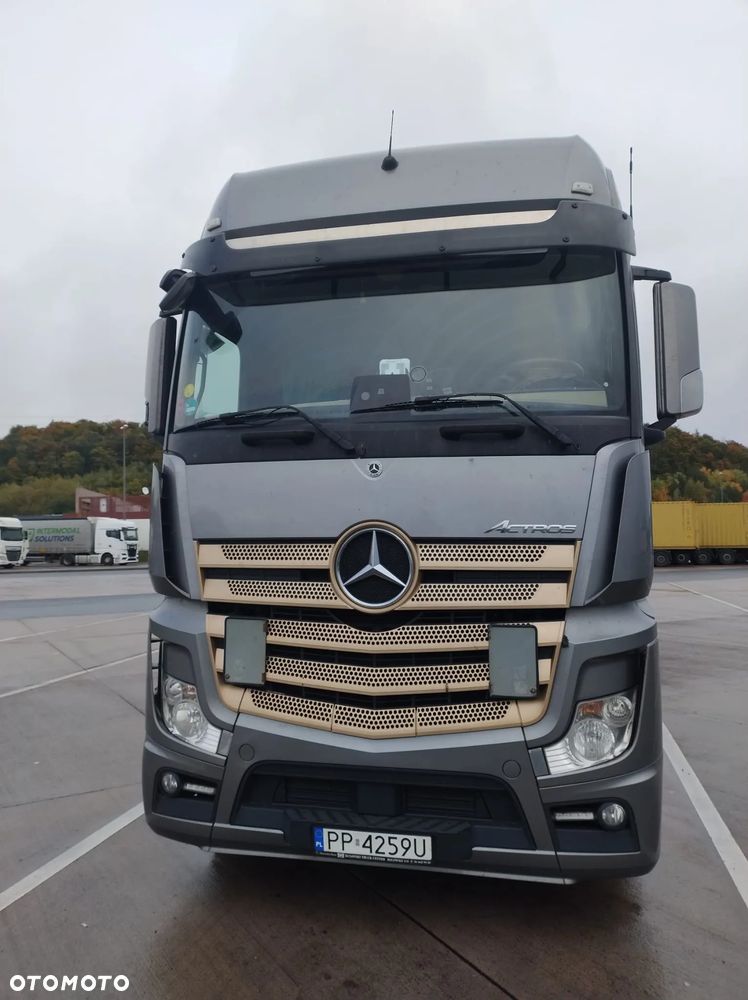 Mercedes-Benz ACTROS - 3