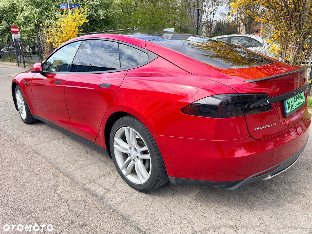 Tesla Model S - 4