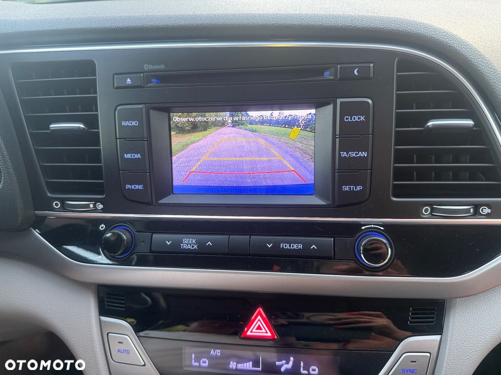 Hyundai Elantra 1.6 Comfort - 12