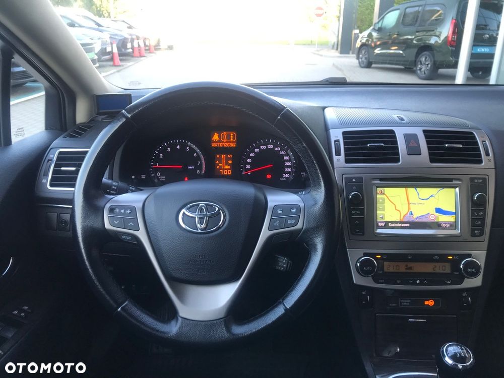 Toyota Avensis 1.8 Premium - 26