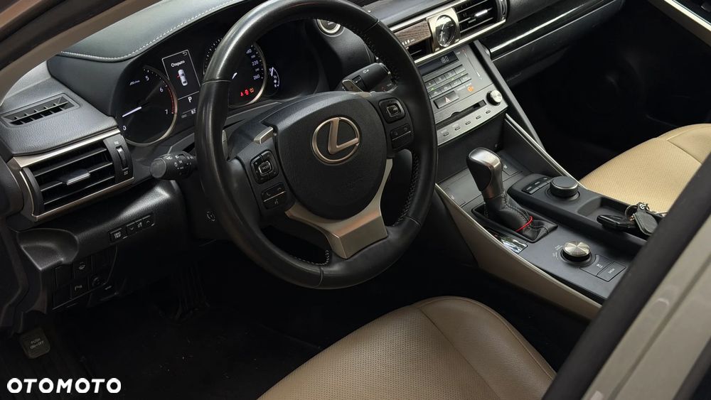Lexus IS 200t Comfort - 4