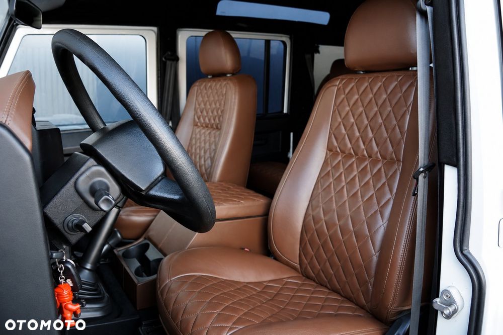 Land Rover Defender 2.4 TD4 SE - 14