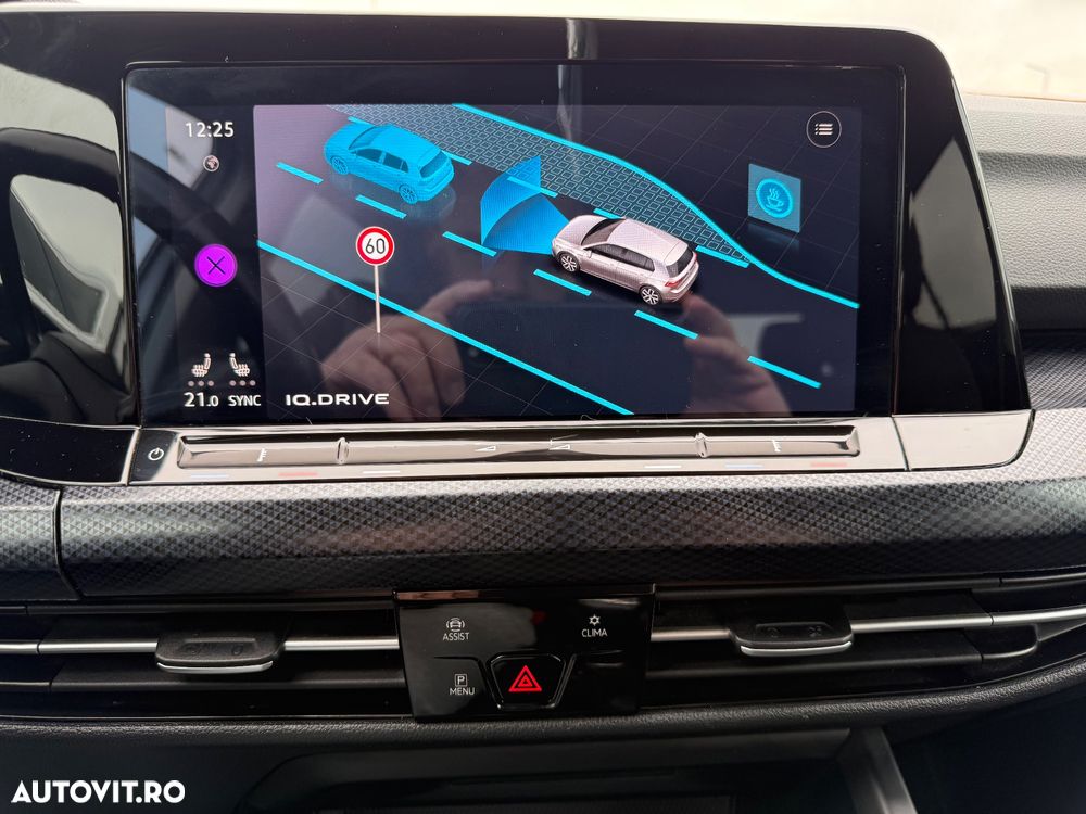 Volkswagen Golf 2.0 TDI SCR Life - 23