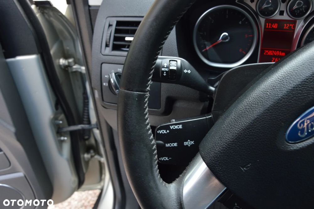 Ford Kuga - 26