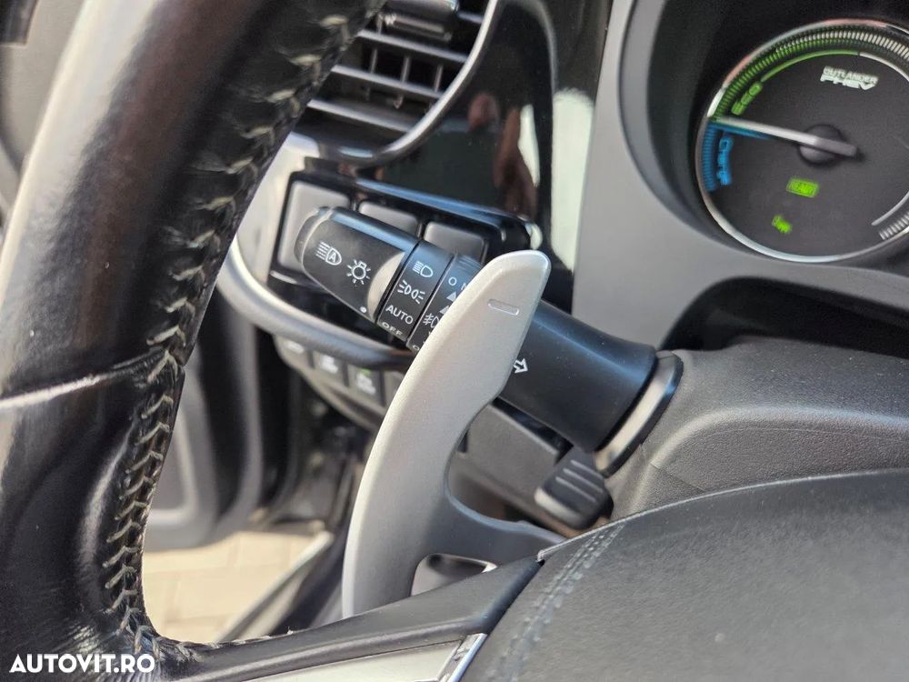 Mitsubishi Outlander 2.0 4WD Plug-In Hybrid - 27