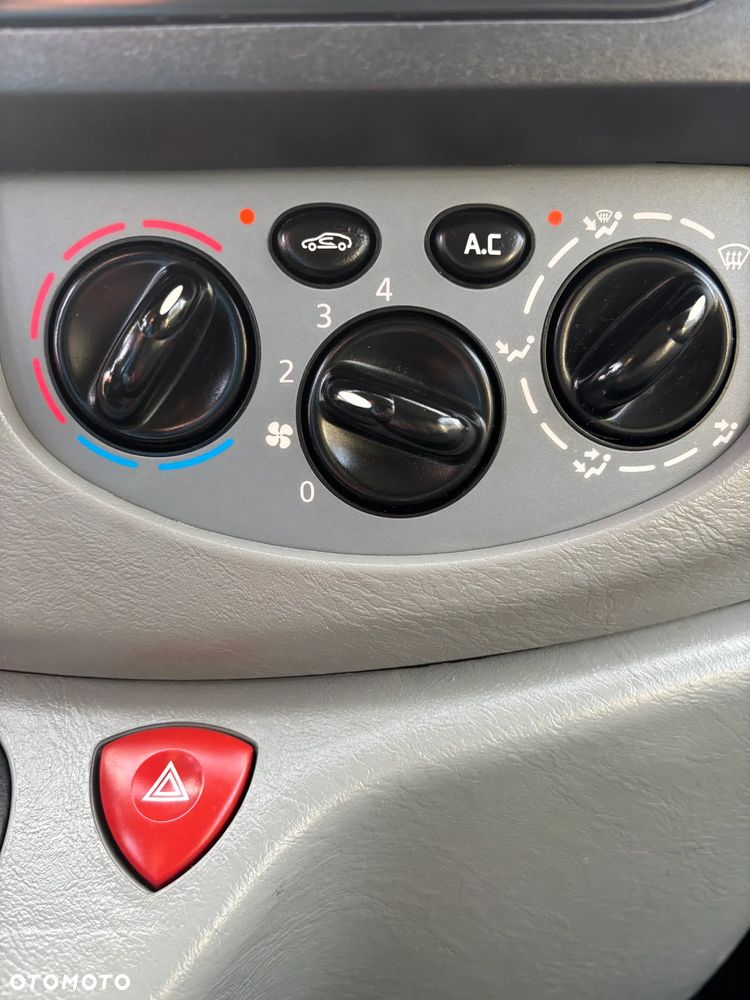 Opel Vivaro L2H1 2.9t Essentia - 19