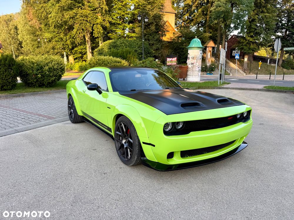 Dodge Challenger - 1