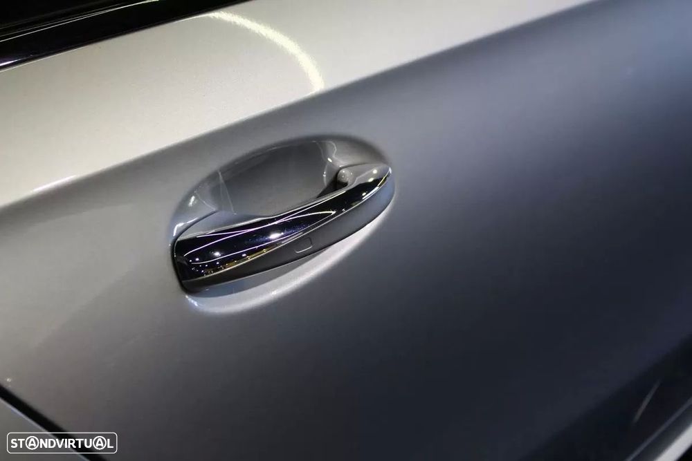 Mercedes-Benz A 250 e AMG Line - 11