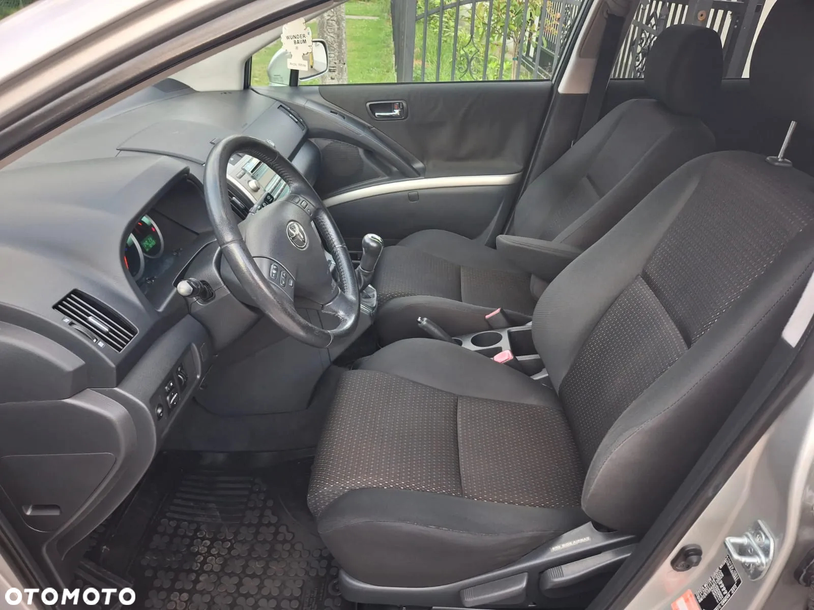 Toyota Corolla Verso 1.8 Premium + - 8