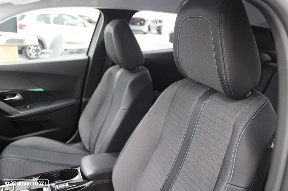 Peugeot e-2008 Allure - 9