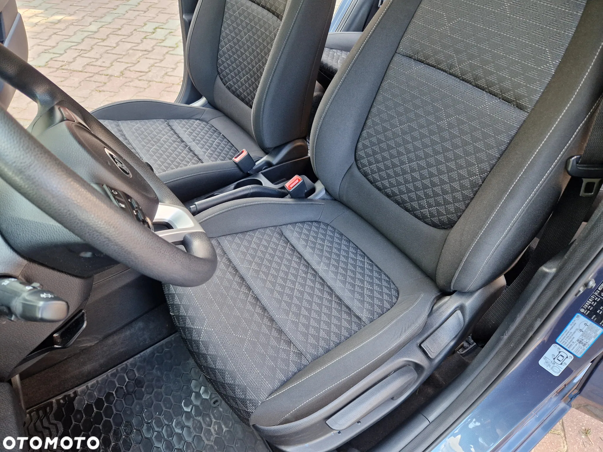 Kia Rio 1.2 L - 24