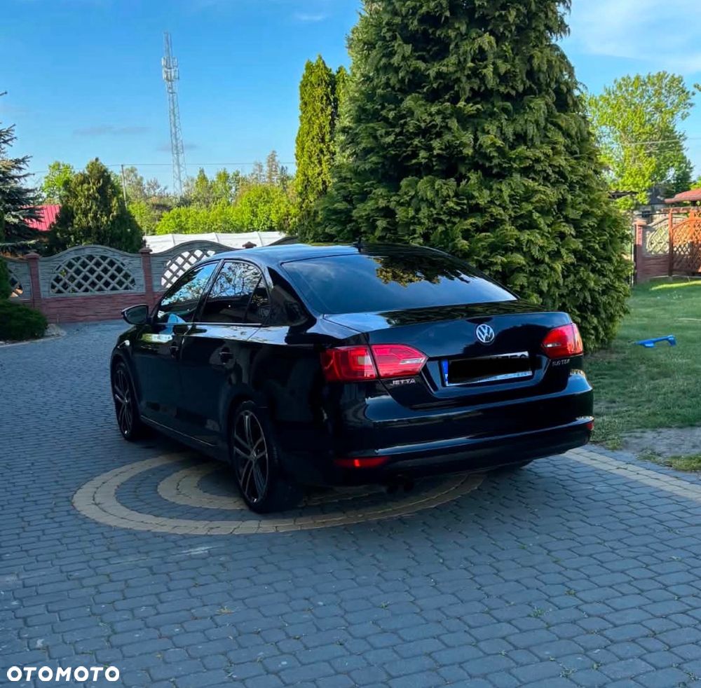 Volkswagen Jetta 2.0 TDI Comfortline - 4