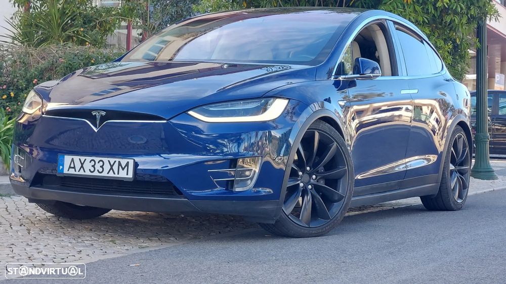 Tesla Model X - 13