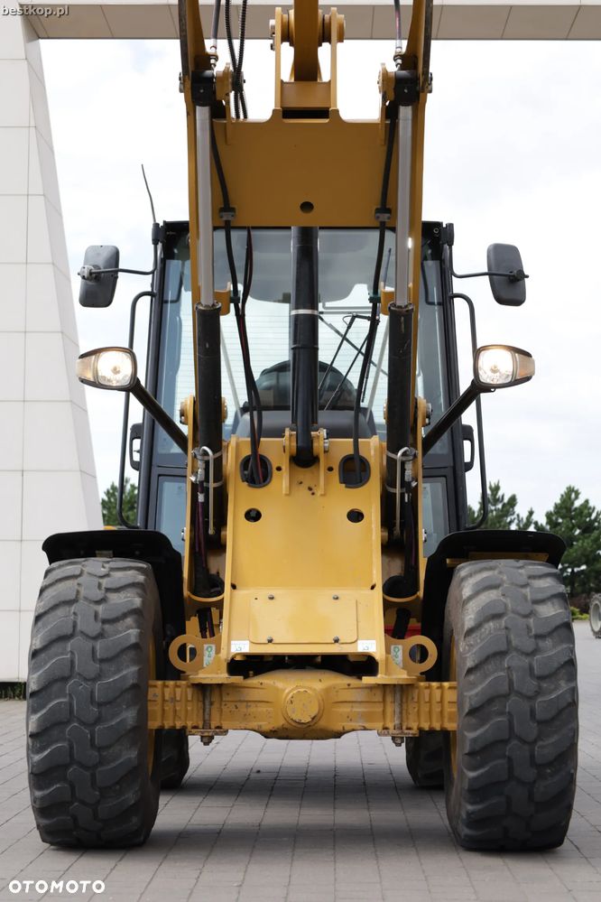 Caterpillar CAT 906M - 19