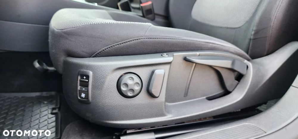 Volkswagen Passat 2.0 TDI DPF Comfortline - 23