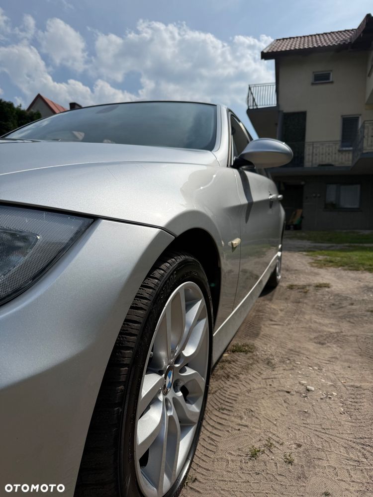 BMW Seria 3 318i - 5