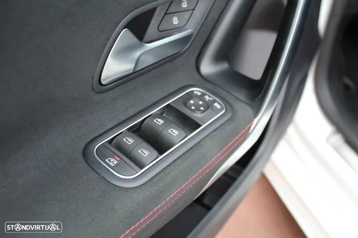 Mercedes-Benz A 180 d AMG Line - 31