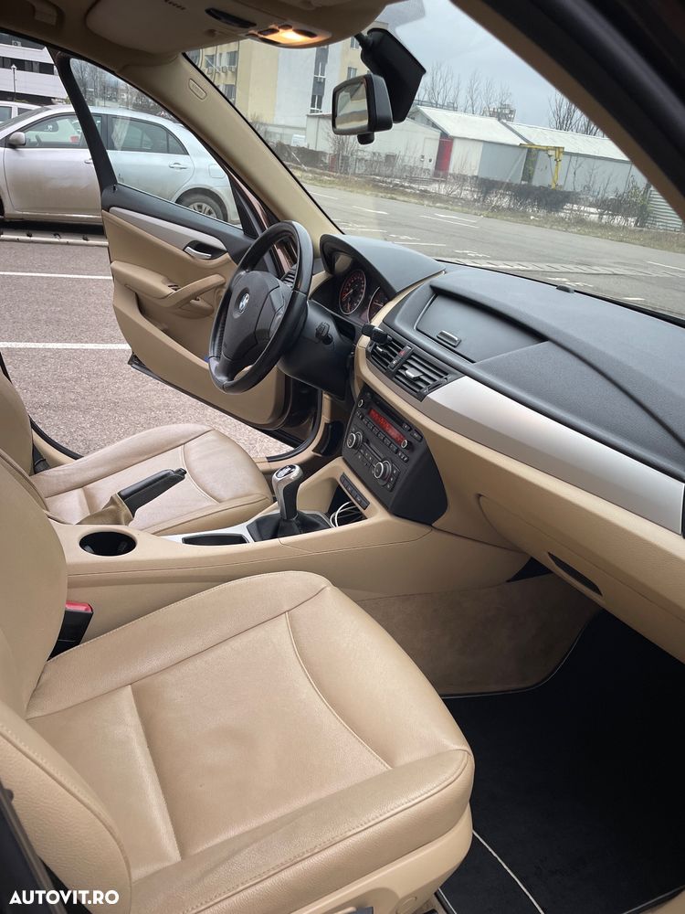 BMW X1 sDrive20d - 11