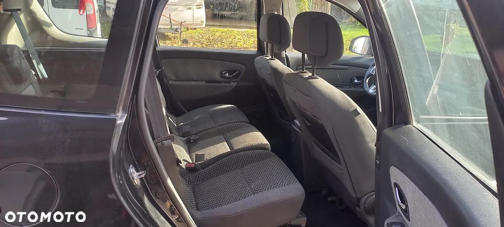 Renault Grand Scenic - 11