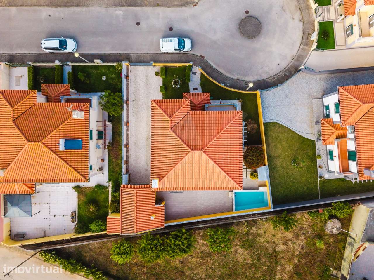 Moradia exclusiva com piscina aquecida, suite, garagem e jardim des... - Grande imagem: 3/50