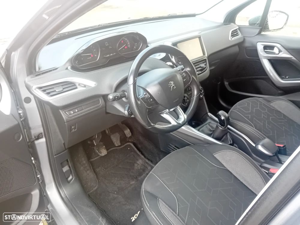 Peugeot 2008 1.6 BlueHDi Style - 11