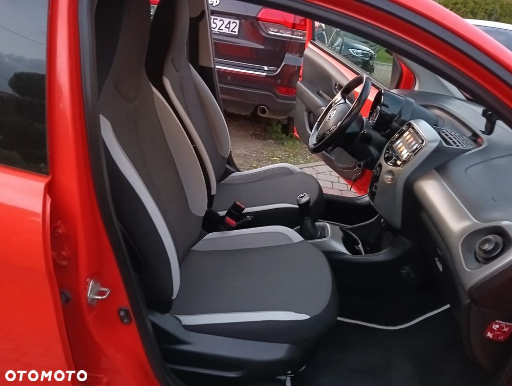 Toyota Aygo x-play touch - 17