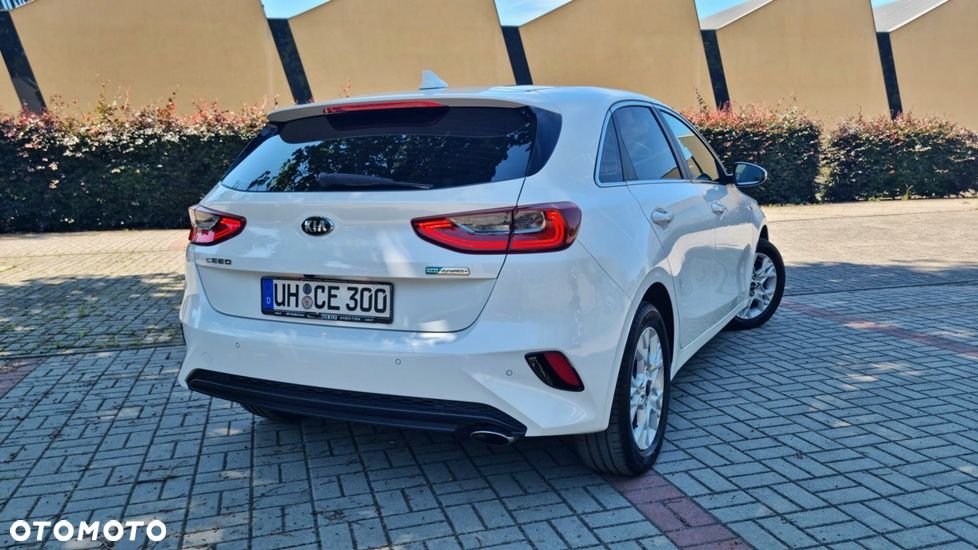 Kia Ceed 1.6 CRDi mHEV L Business Line - 6