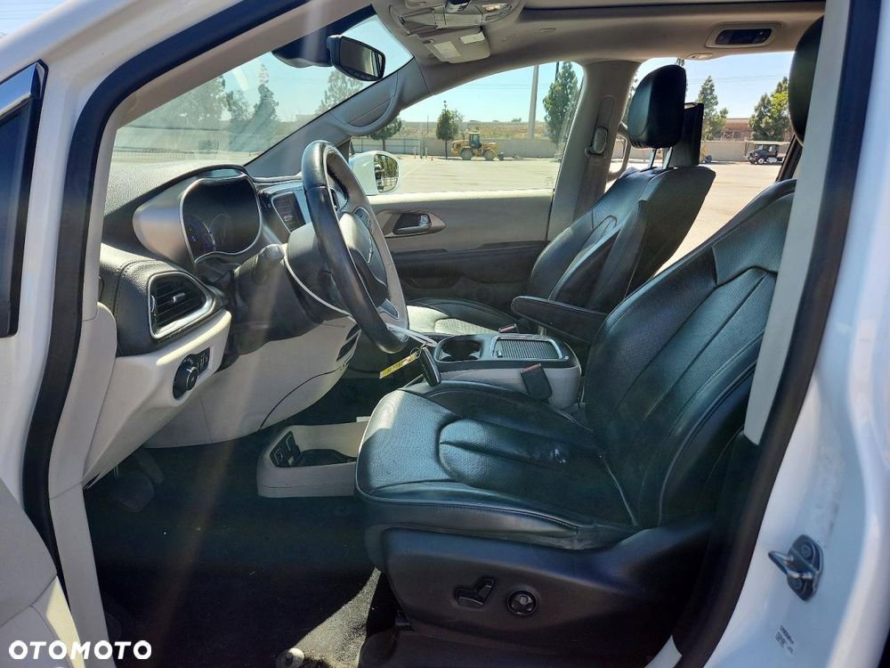 Chrysler Pacifica - 7