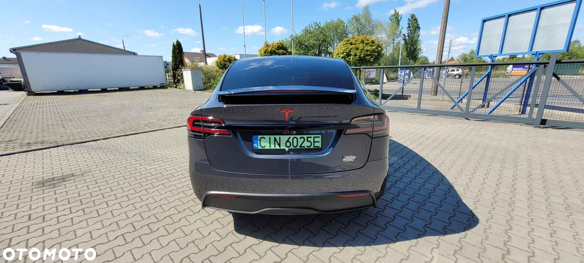 Tesla Model X Plaid - 12