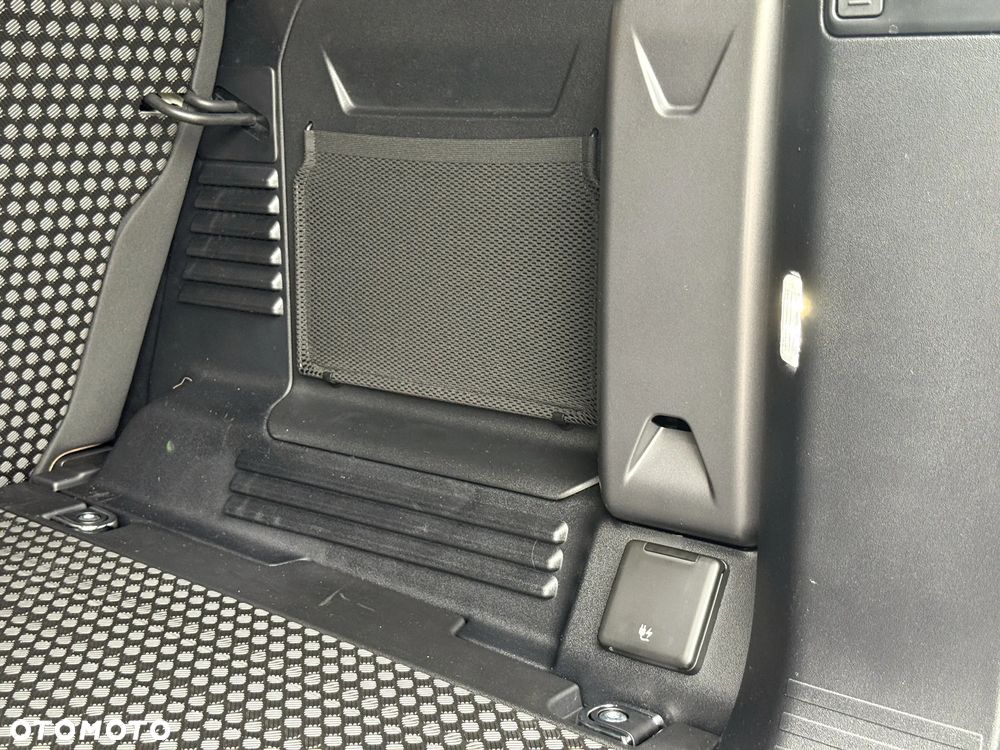 Land Rover Defender 110 D350 X-Dynamic HSE - 16