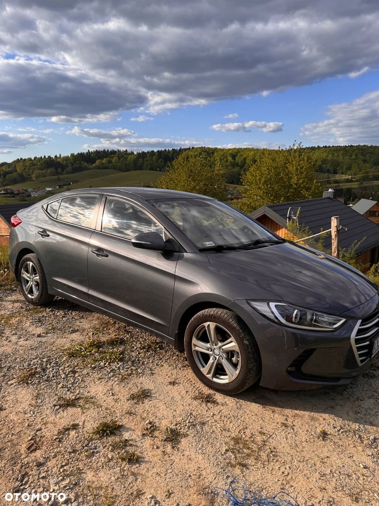 Hyundai Elantra - 2