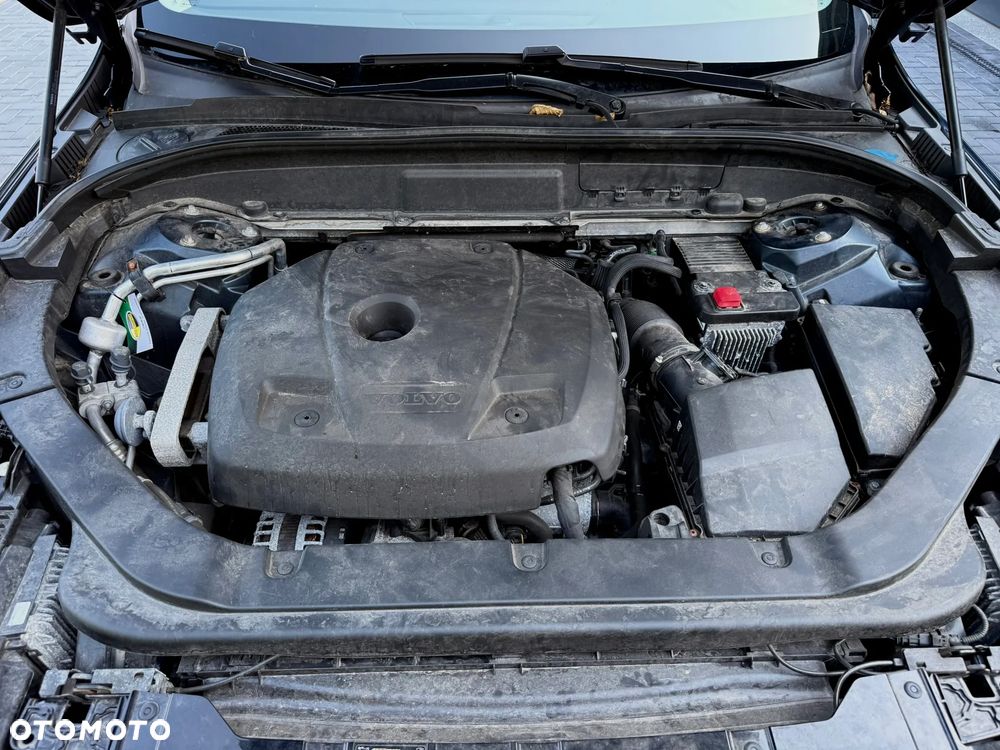 Volvo XC 60 B5 B Momentum - 32