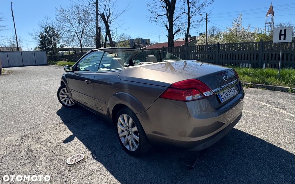 Ford Focus 2.0 16V Trend - 11