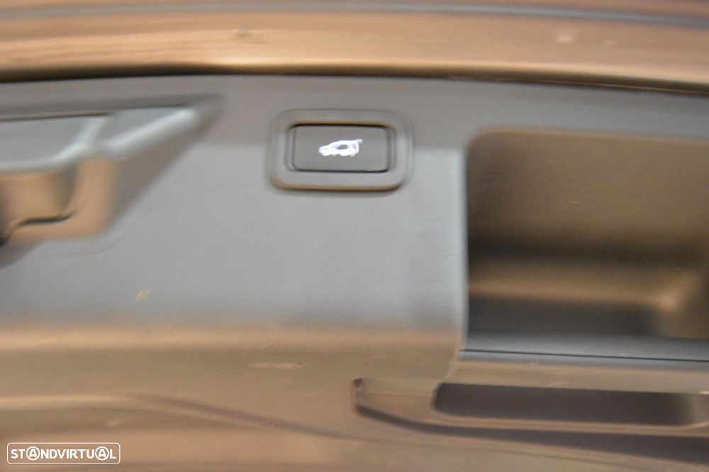 Land Rover Discovery Sport 2.0 TD4 HSE Luxury - 25