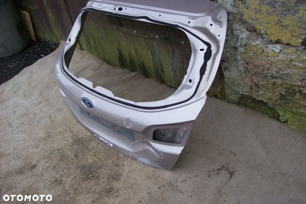 tylna klapa ford fiesta mk8 - 4