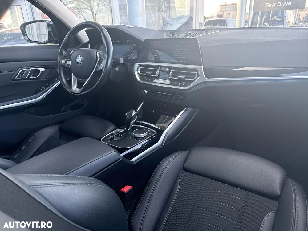 BMW Seria 3 330e Aut. Sport Line - 26