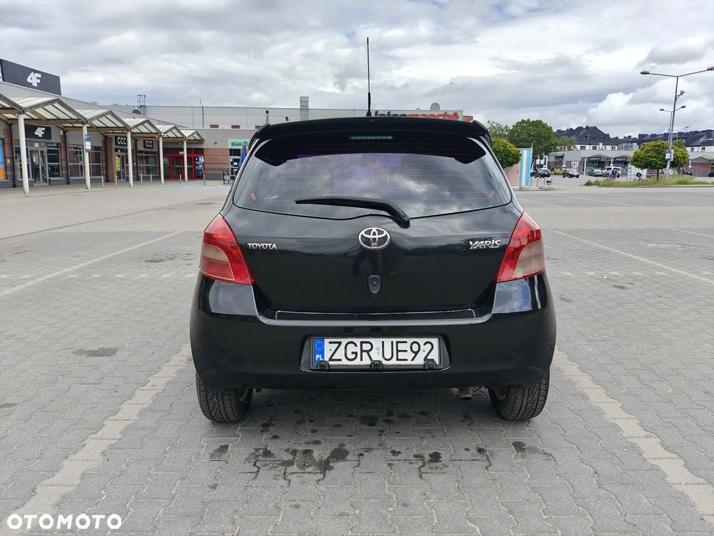 Toyota Yaris - 4