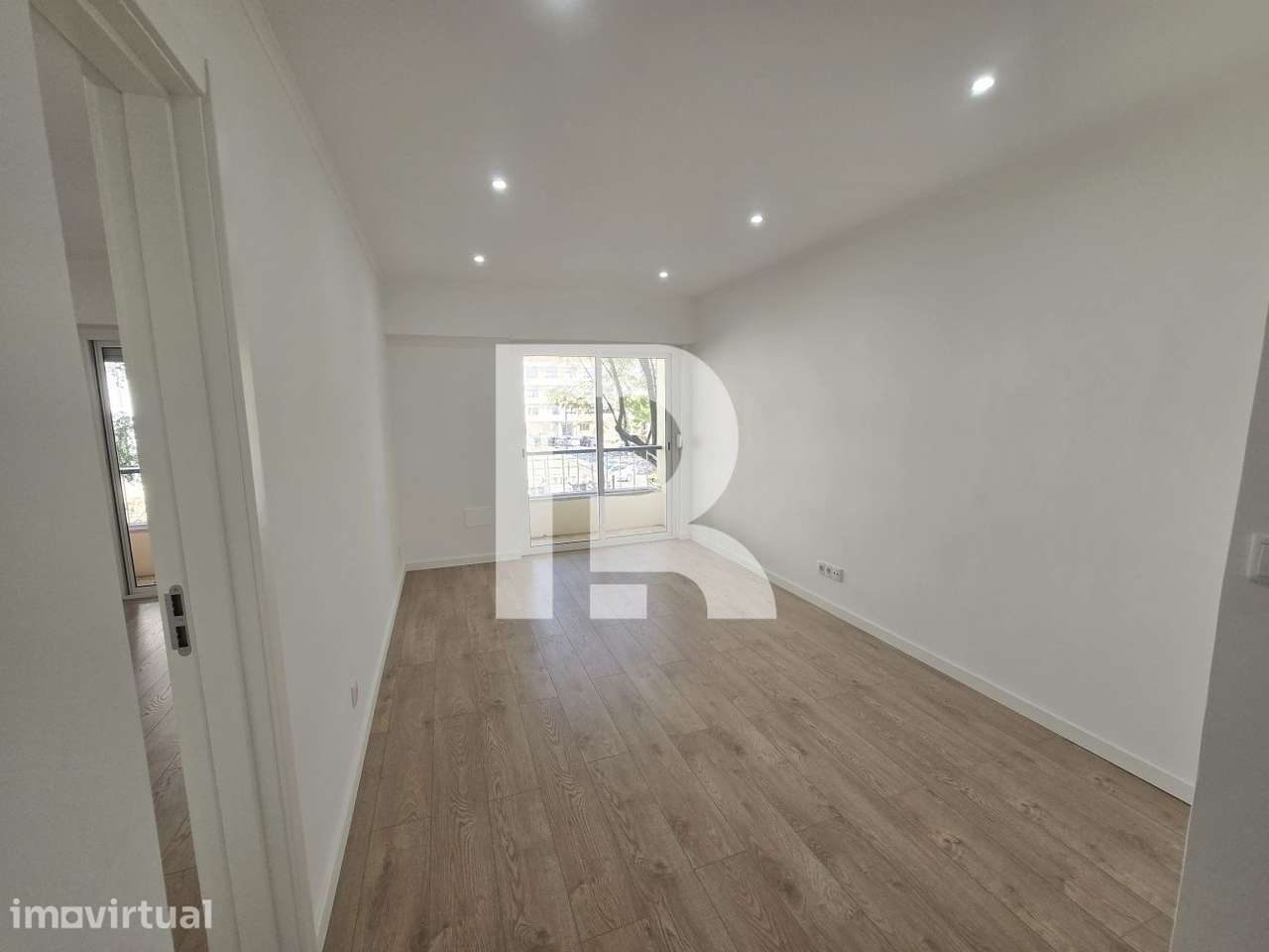 Apartamento T3 totalmente remodelado na Reboleira - Grande imagem: 2/10
