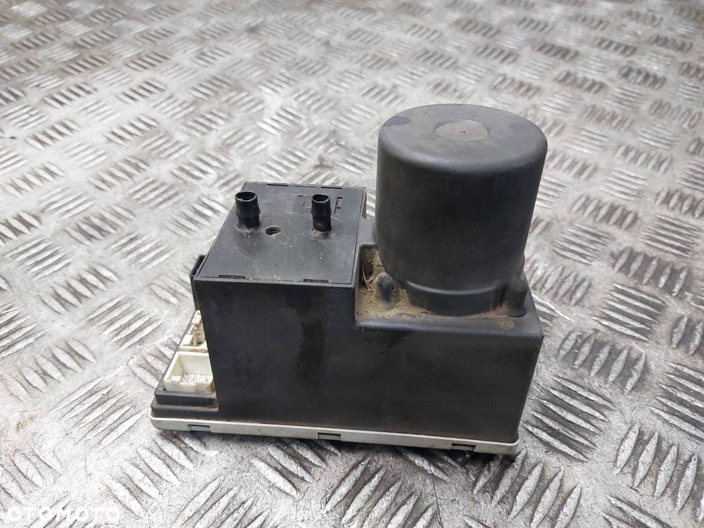 POMPKA ZAMKA CENTRALNEGO AUDI A4 B5 8L0862257L - 2