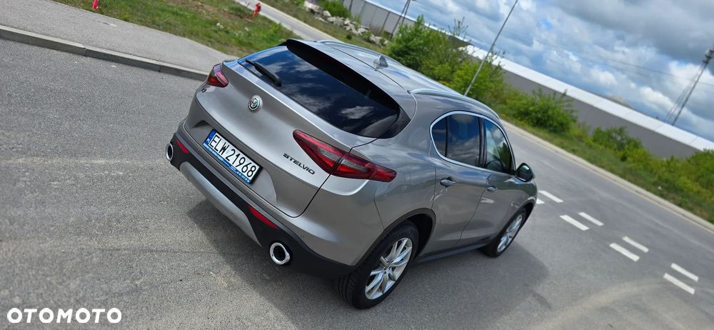 Alfa Romeo Stelvio 2.0 Turbo 16V AT8-Q4 Veloce Ti - 9