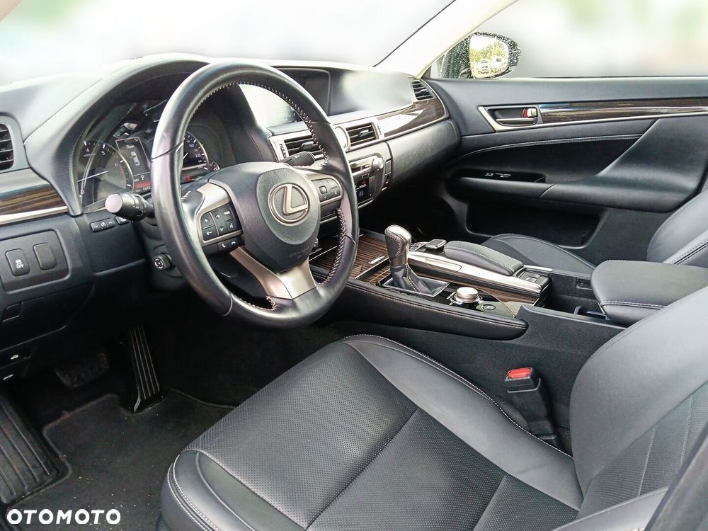 Lexus GS - 10