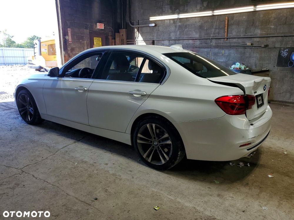 BMW Seria 3 330i xDrive - 3