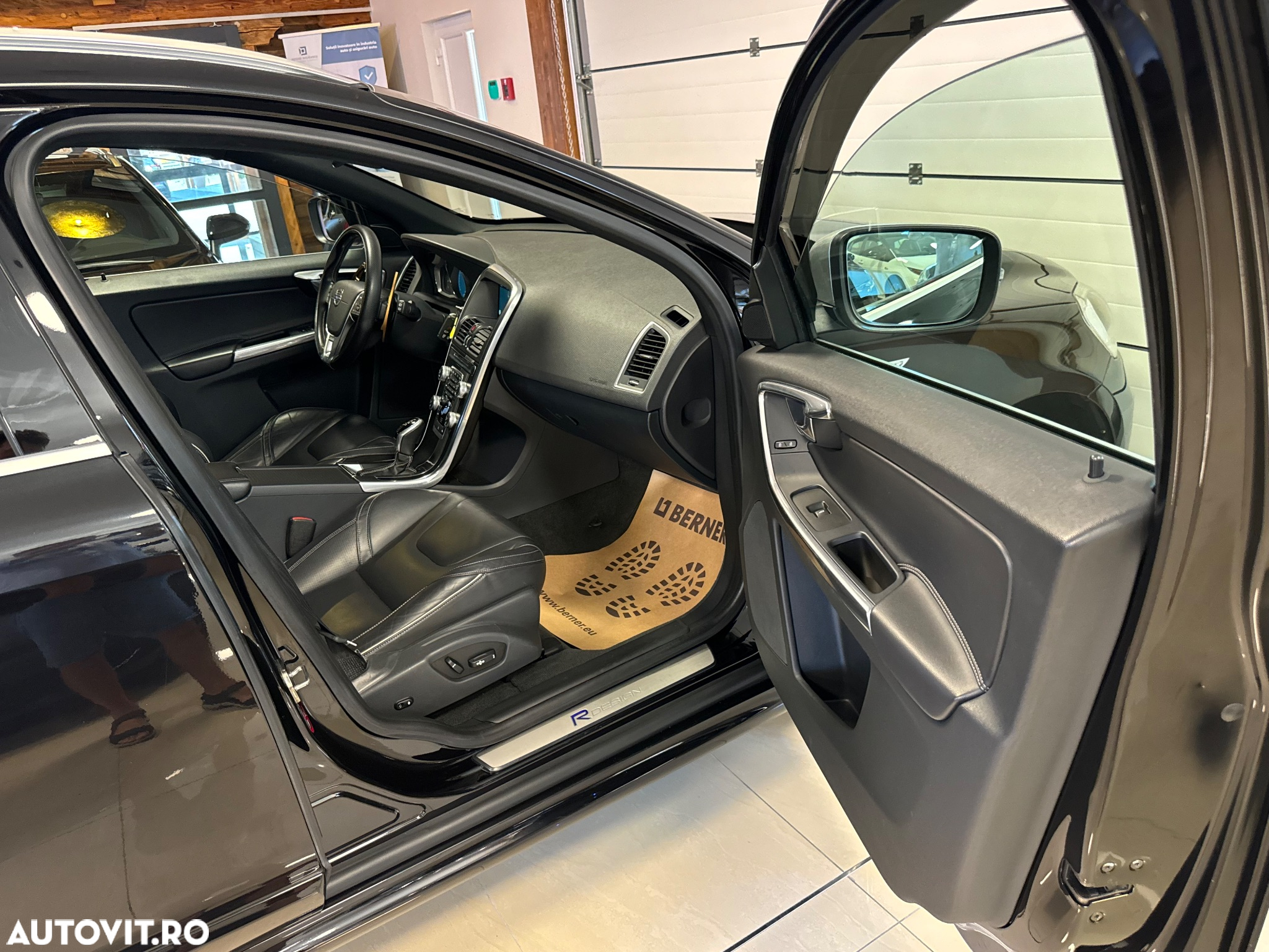 Volvo XC 60 D4 AWD Geartronic Momentum - 23